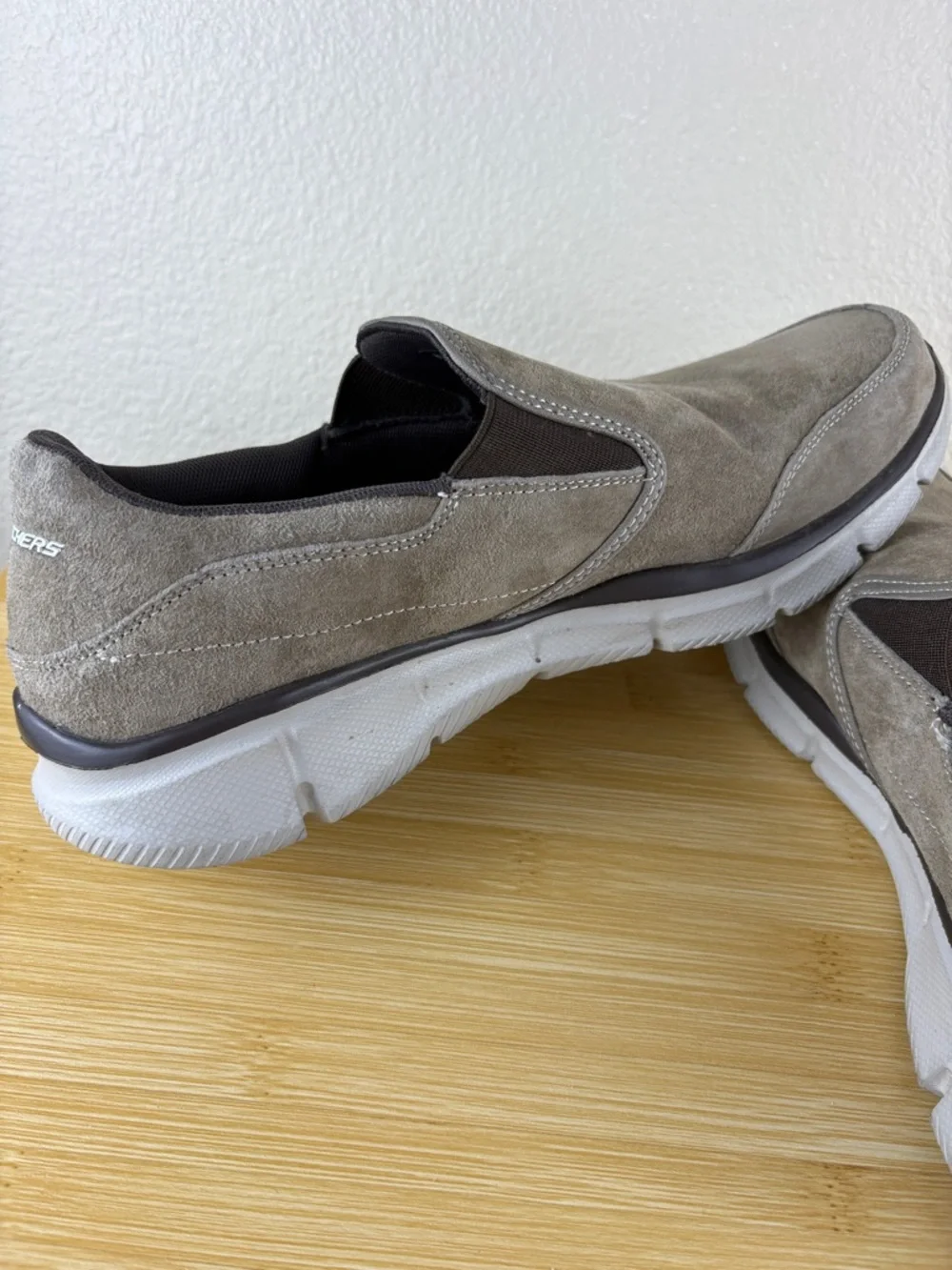 Skechers Men’s Equalizer - Mind Game Suede Walking Sneakers Slip-On Size 10